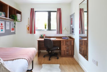 1 bed flat, Western Way, City Centre, Exeter, EX12ZT - Image 1